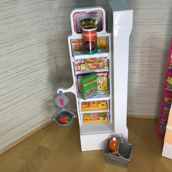 Barbie Doll and Grocery Playset - Picture 5 of 10